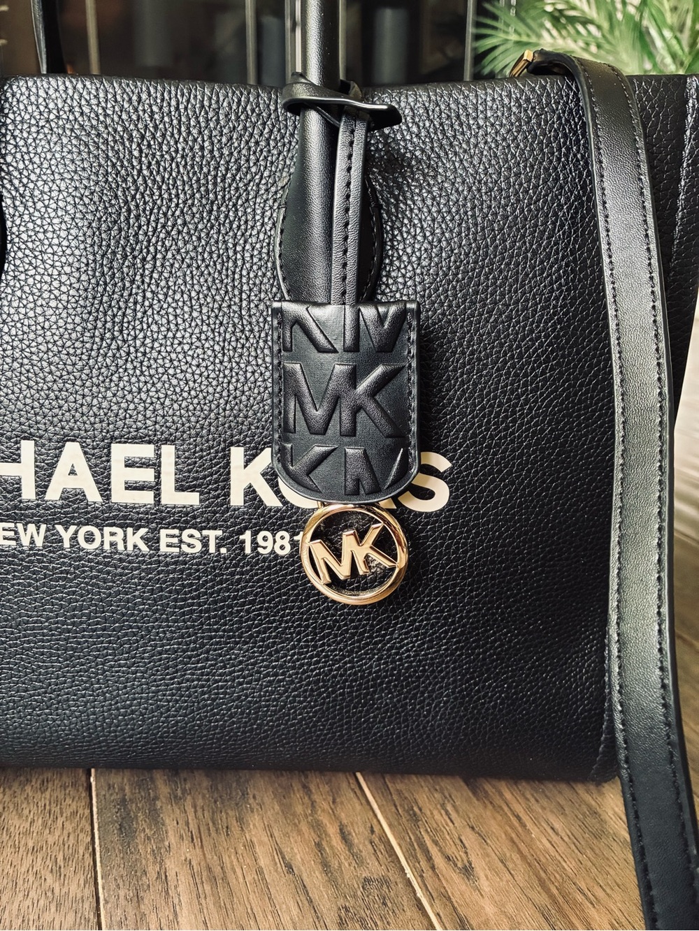 Michael Kors Black Leather Logo Tote Bag NWOT - Picture 3 of 15
